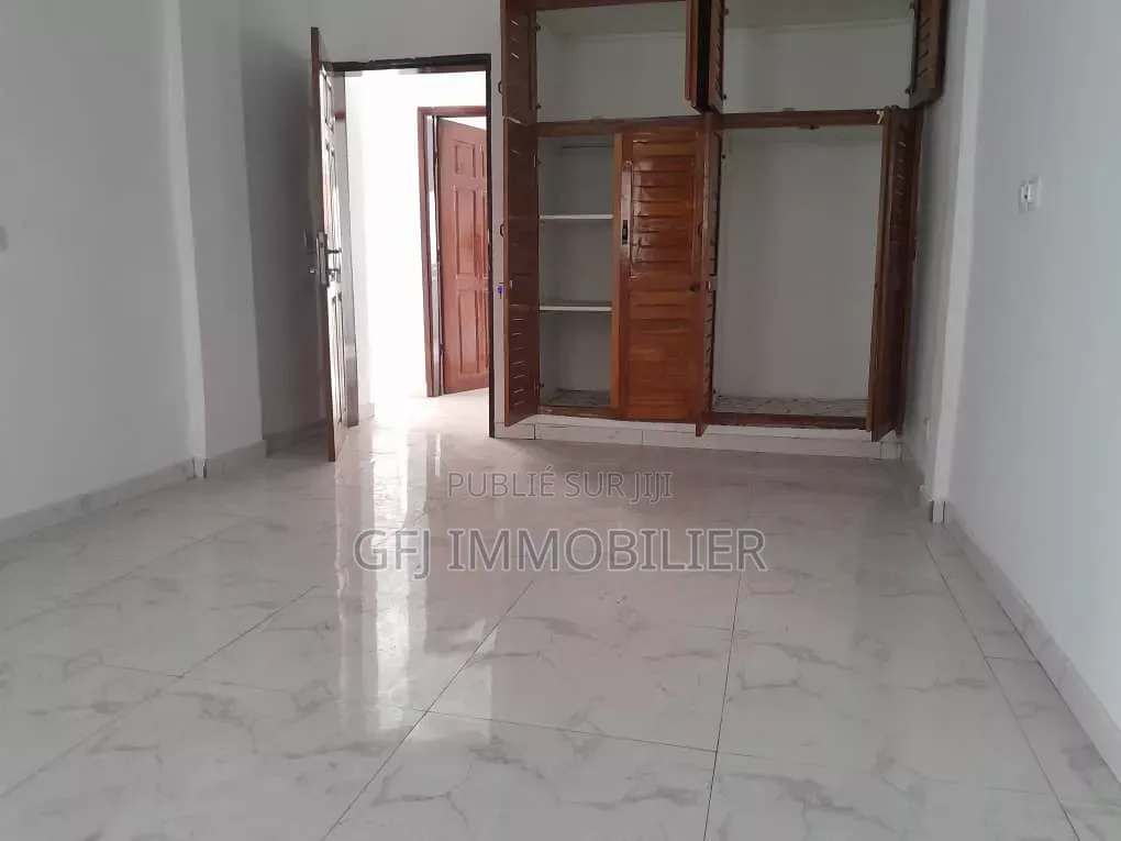 2chbre Appartement dans Francis Gweh, Cocody à Louer