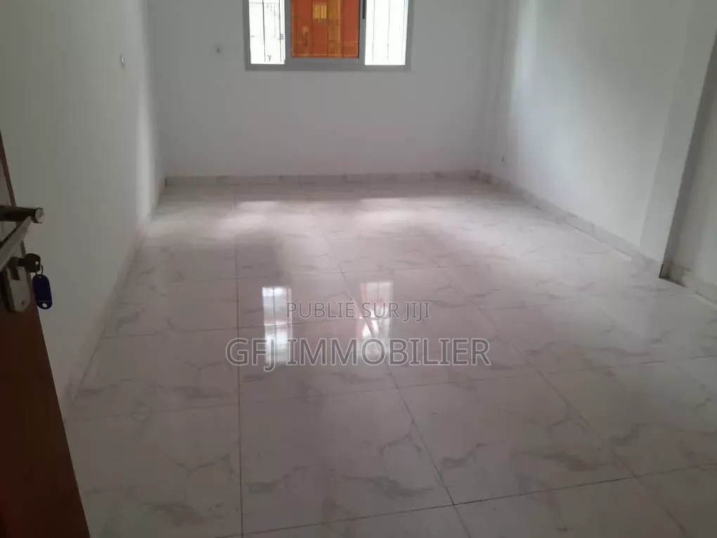 2chbre Appartement dans Francis Gweh, Cocody à Louer