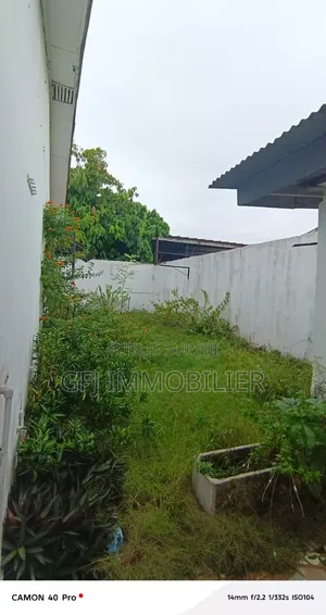 3chbre Villa dans Francis Gweh, Cocody à Louer