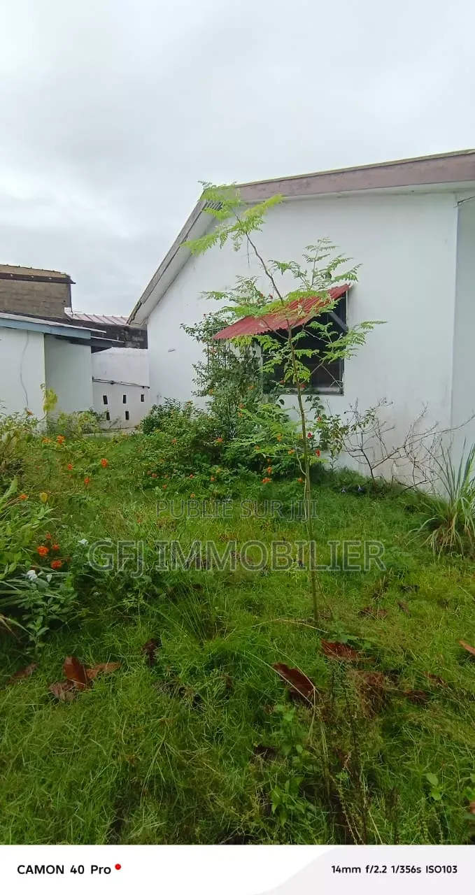 3chbre Villa dans Francis Gweh, Cocody à Louer