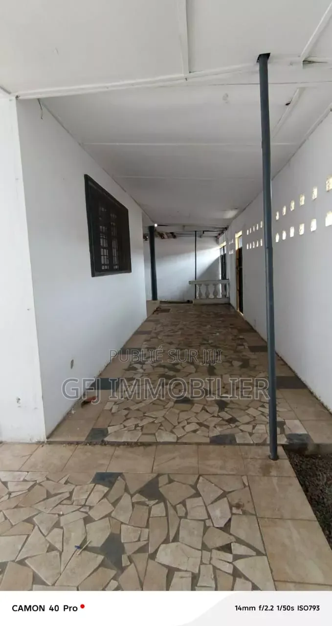 3chbre Villa dans Francis Gweh, Cocody à Louer