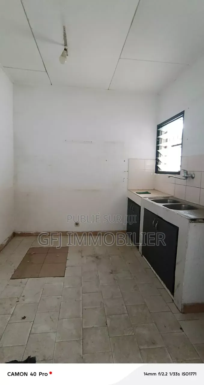 3chbre Villa dans Francis Gweh, Cocody à Louer