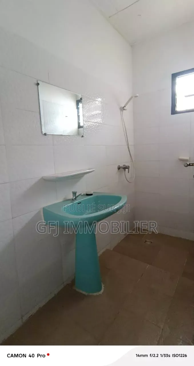 3chbre Villa dans Francis Gweh, Cocody à Louer