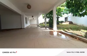 4chbre Villa dans Francis Gweh, Cocody à Louer