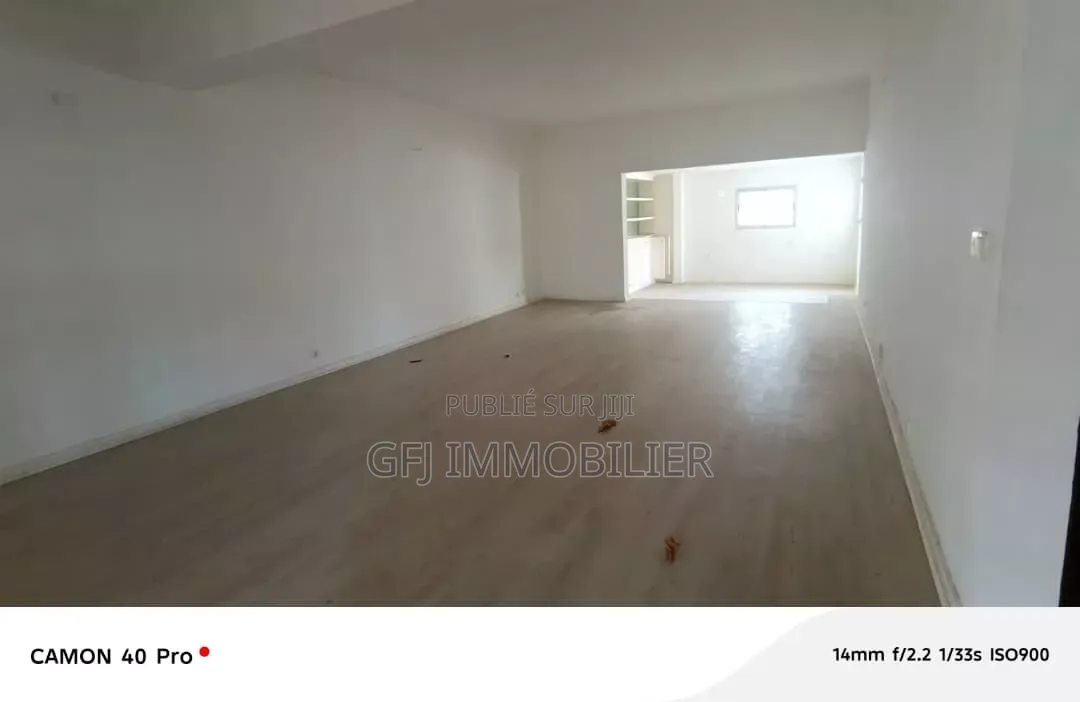 4chbre Villa dans Francis Gweh, Cocody à Louer