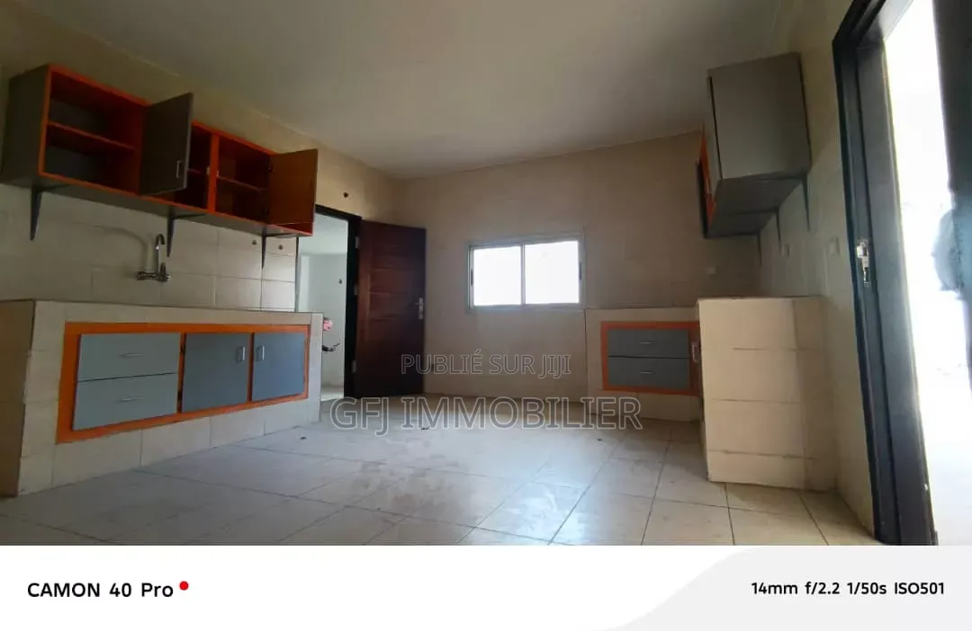 4chbre Villa dans Francis Gweh, Cocody à Louer