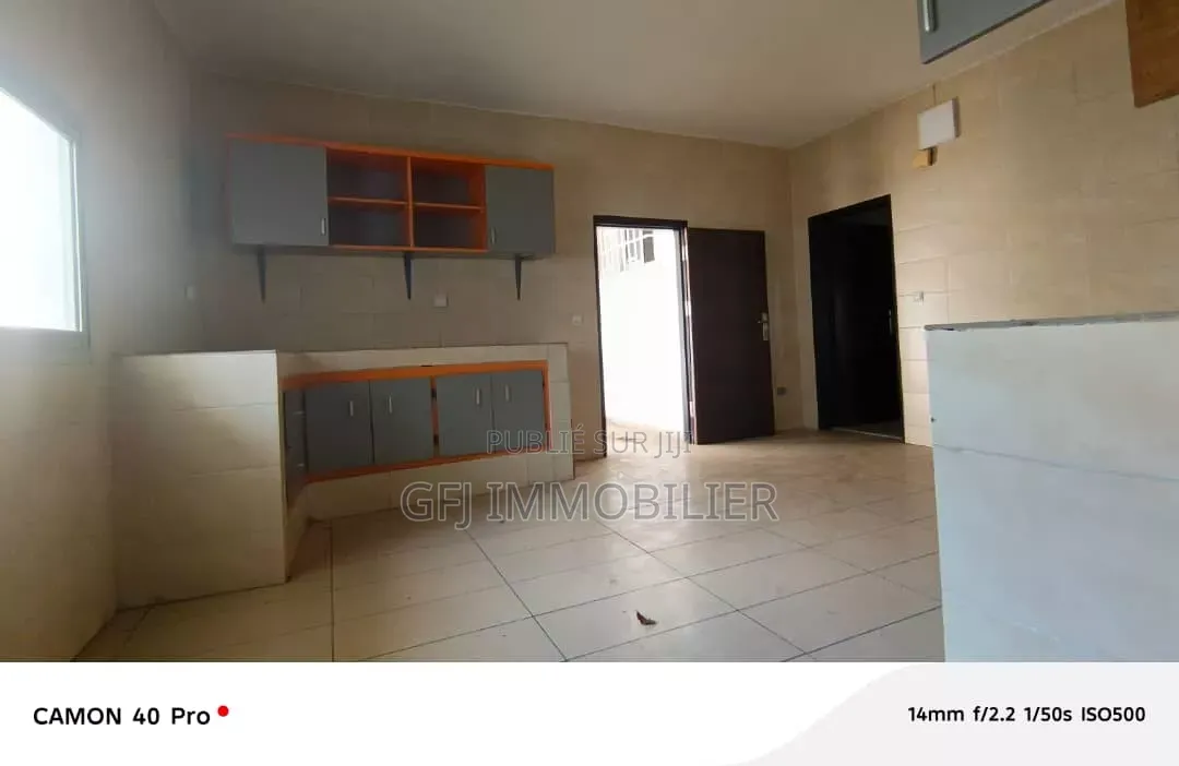 4chbre Villa dans Francis Gweh, Cocody à Louer