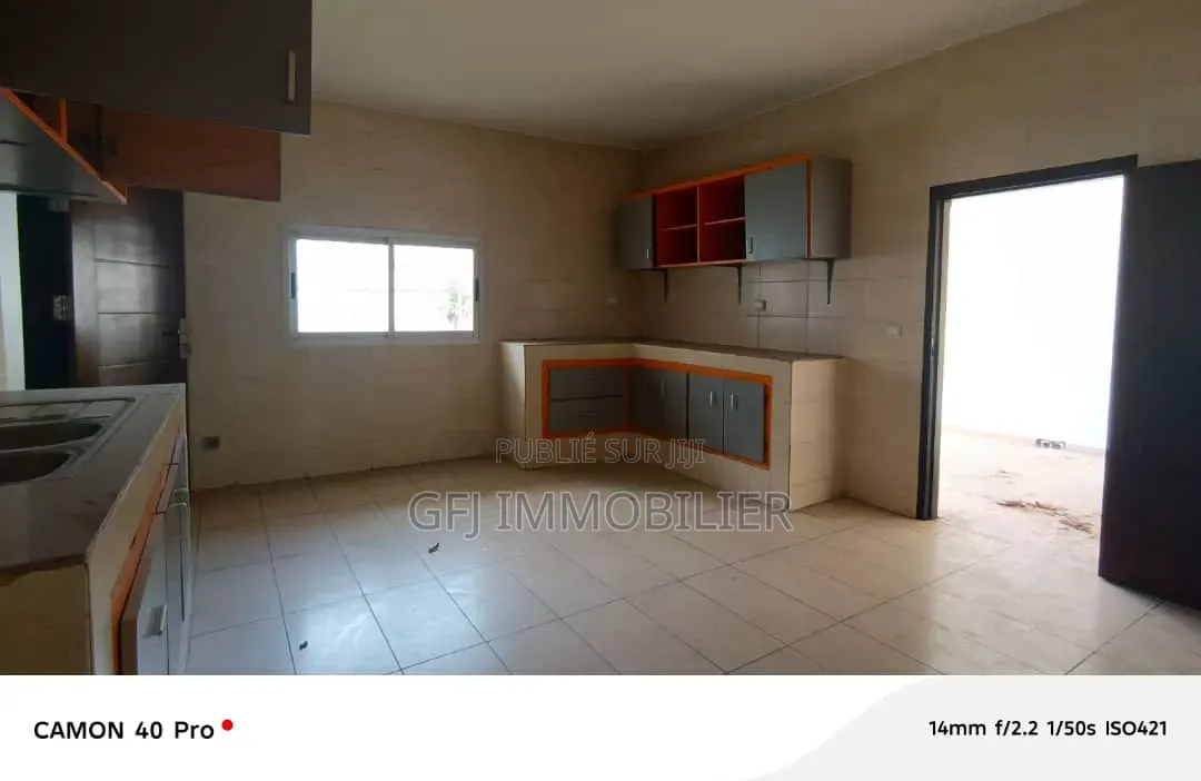 4chbre Villa dans Francis Gweh, Cocody à Louer