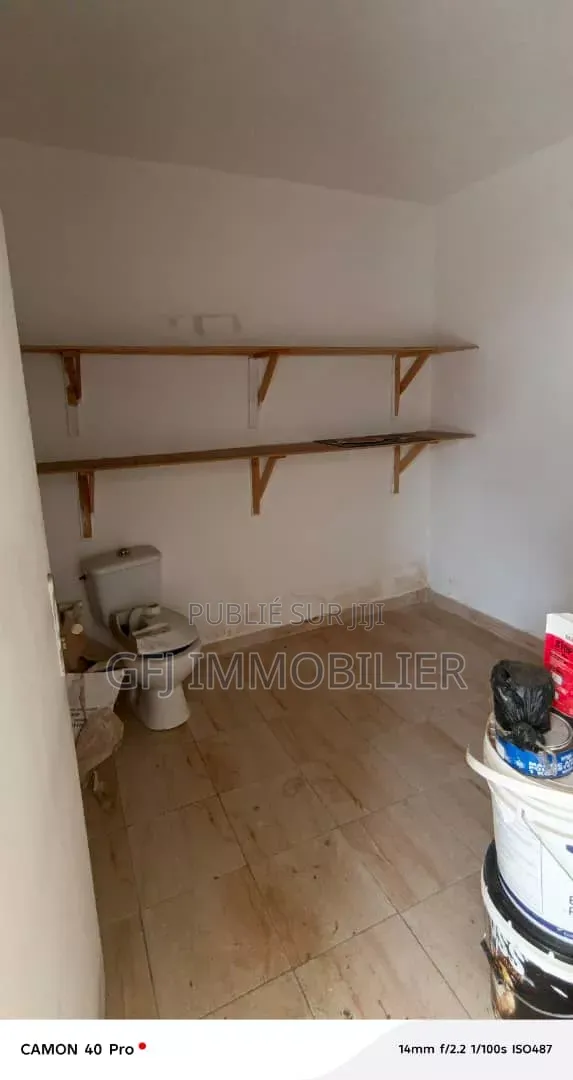 4chbre Villa dans Francis Gweh, Cocody à Louer