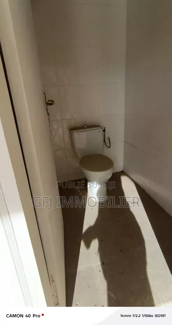 4chbre Villa dans Francis Gweh, Cocody à Louer