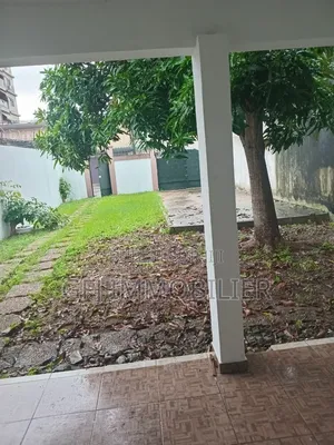 2chbre Villa dans Francis Gweh, Cocody à Louer