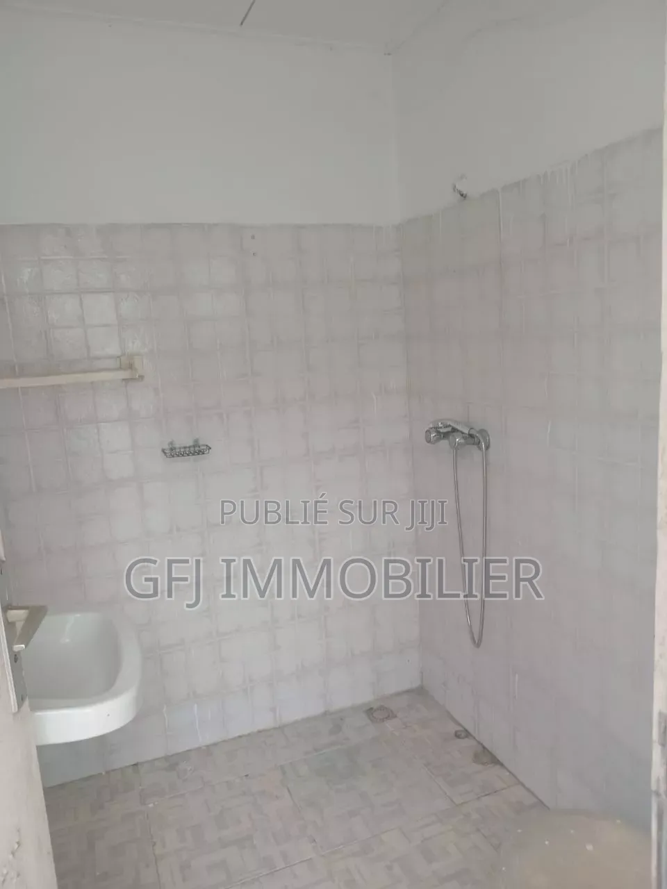 2chbre Villa dans Francis Gweh, Cocody à Louer