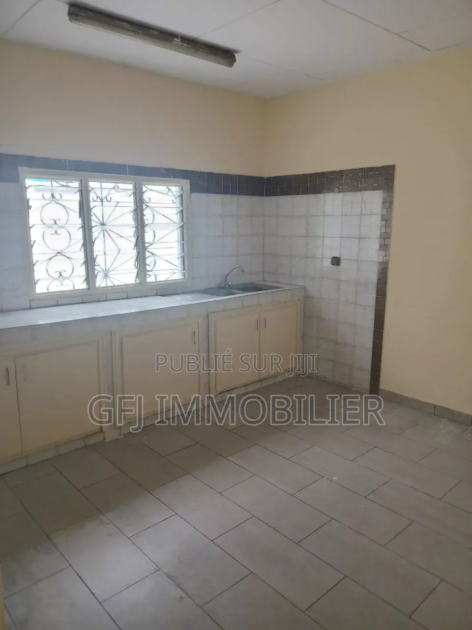 2chbre Villa dans Francis Gweh, Cocody à Louer