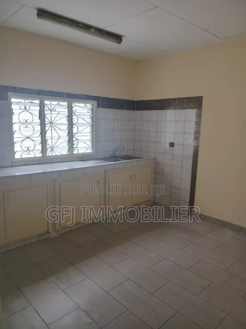 2chbre Villa dans Francis Gweh, Cocody à Louer