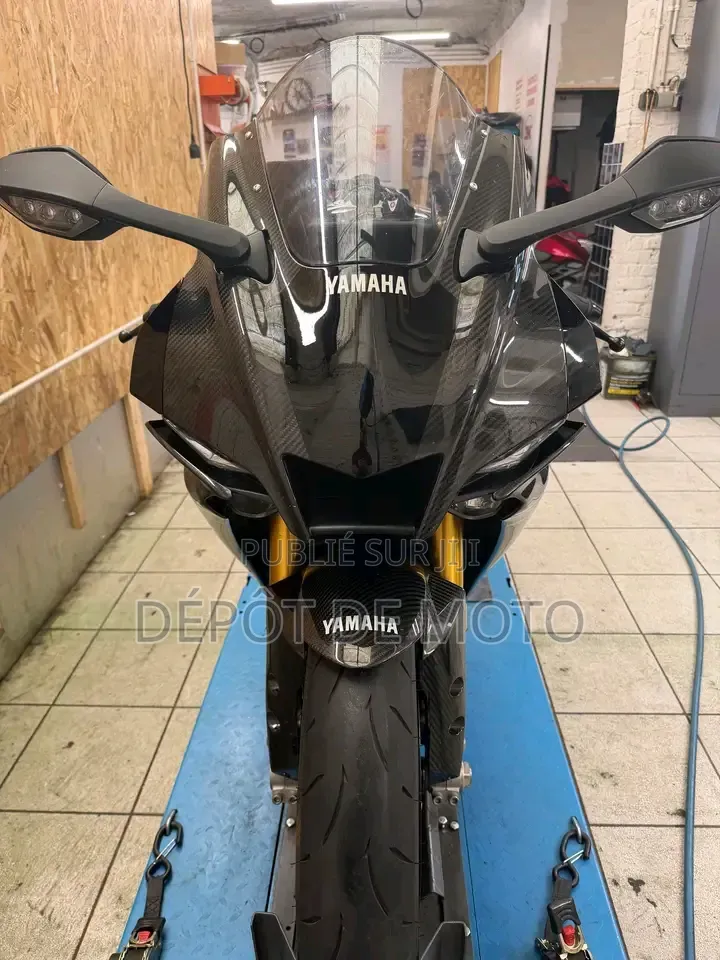 Nouveau Yamaha R1 2024 Noir