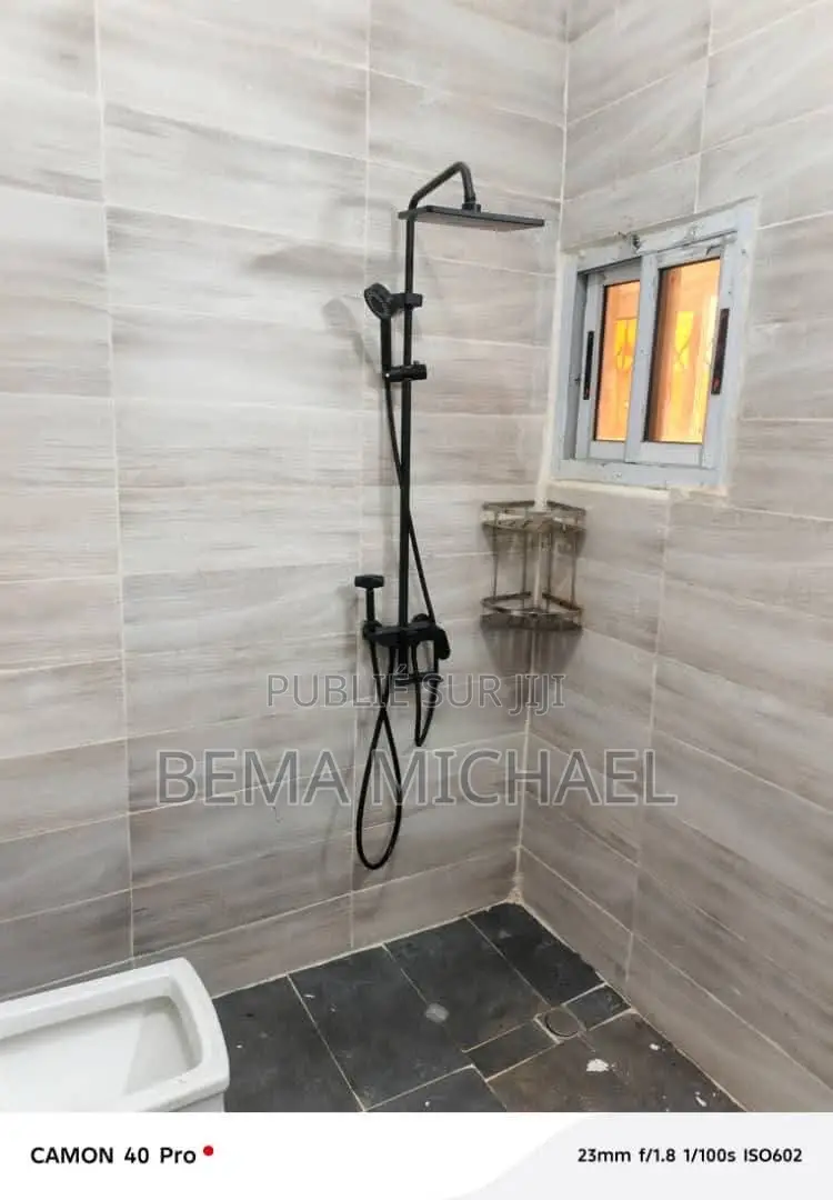4chbre Villa dans Villa Basse De 5, Bingerville à Louer