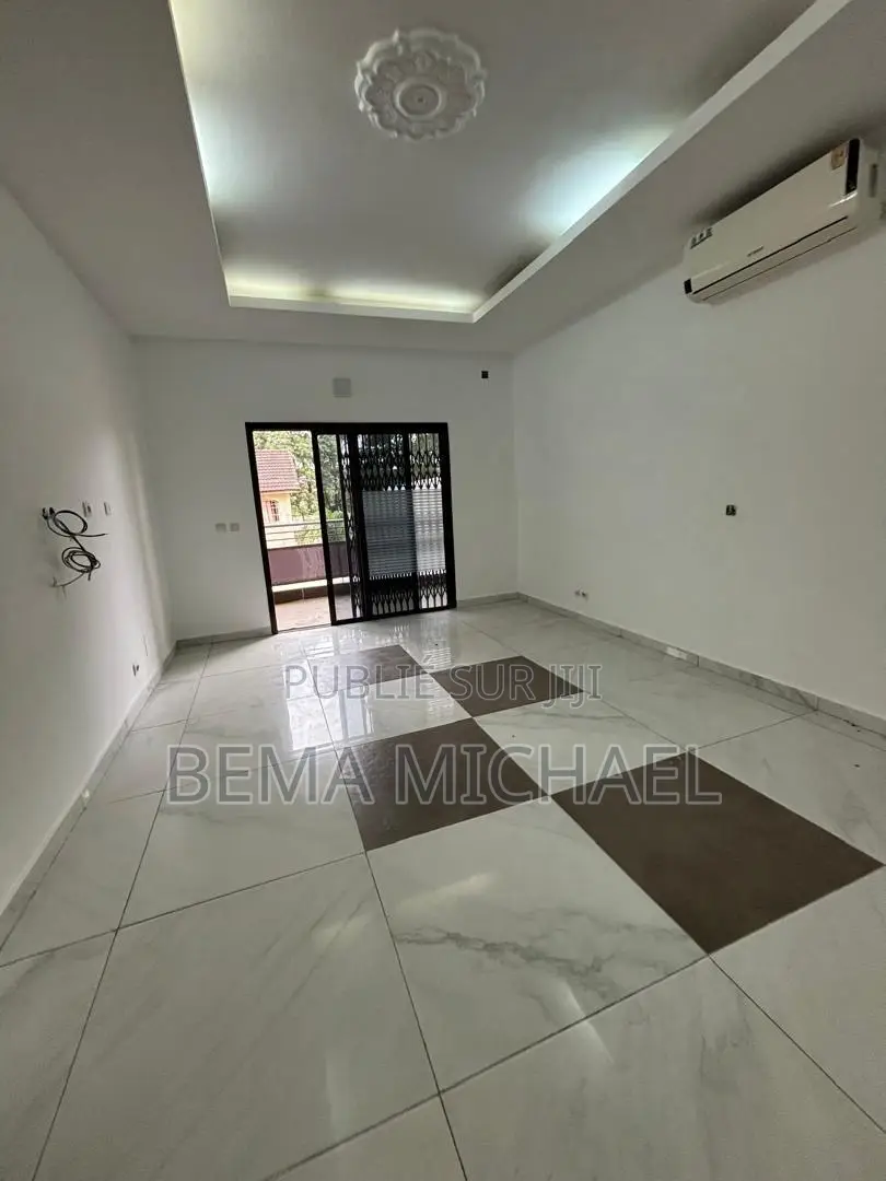 7chbre Duplex dans Villa Truplex 10, Cocody à Louer