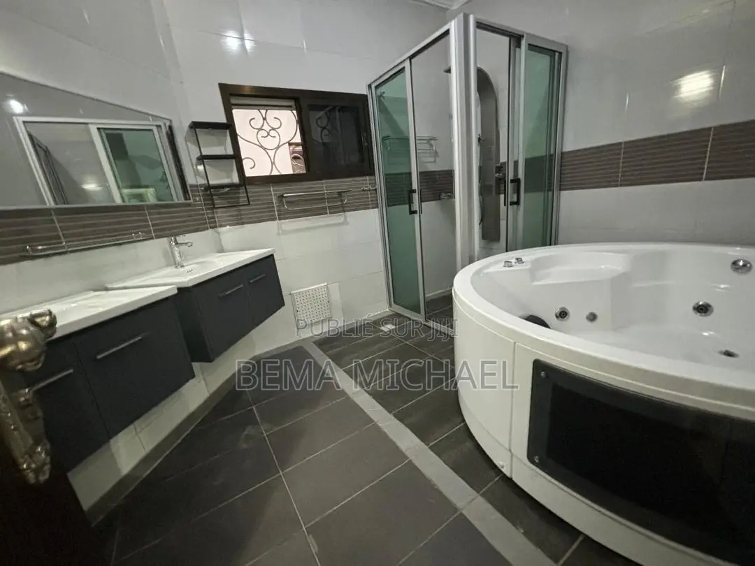 7chbre Duplex dans Villa Truplex 10, Cocody à Louer
