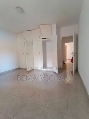 4chbre Duplex dans Duplex 5 Pièces Avec, Cocody à Louer