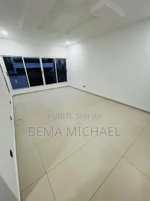 6chbre Duplex dans Duplex 9 Pièces, Cocody à Louer