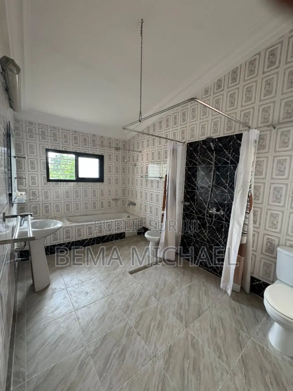 4chbre Duplex dans Duplex 5 Pièces, Cocody à Louer