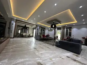 5chbre Duplex dans Duplex 6 Pièces Avec, Cocody à Louer