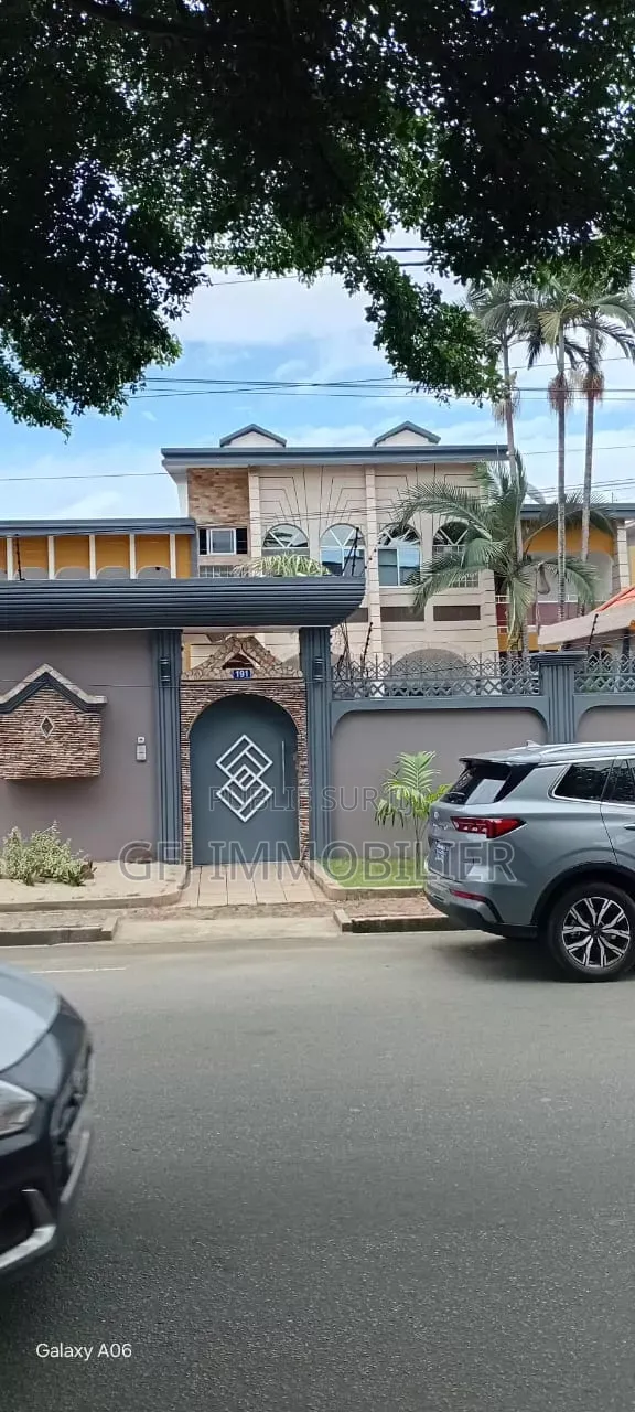 7chbre Duplex dans Francis Gweh, Cocody à Louer