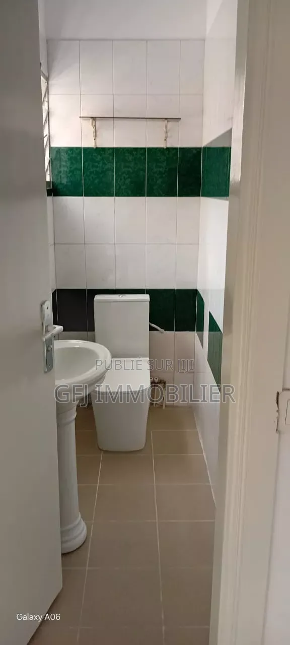 7chbre Duplex dans Francis Gweh, Cocody à Louer