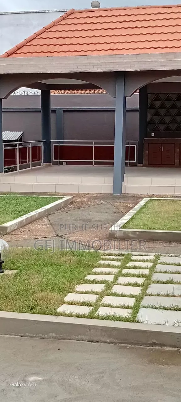 7chbre Duplex dans Francis Gweh, Cocody à Louer