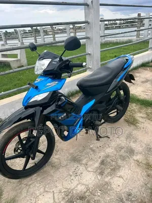 Nouveau TVS Rockz 125 2024 Bleu