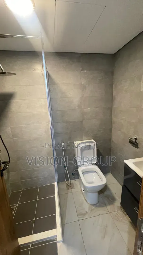 3chbre Appartement dans Cocody à Vendre