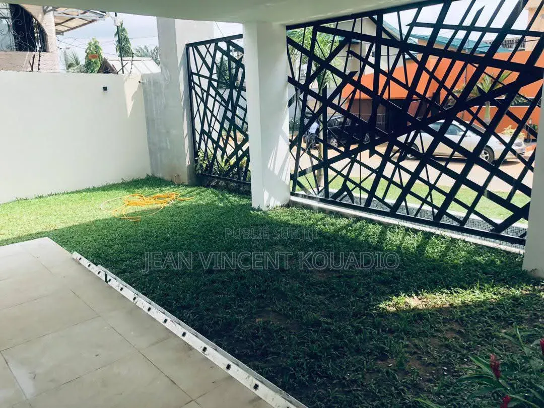 3chbre Duplex dans Particulier, Cocody à Vendre