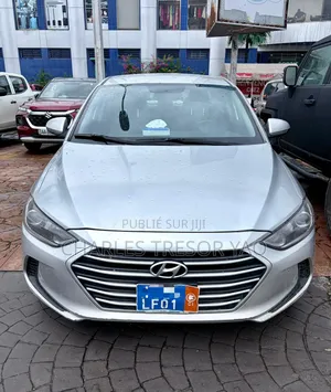 Hyundai Elantra Limited Sedan FWD (2.0L 4cyl 6A) 2017 Gris