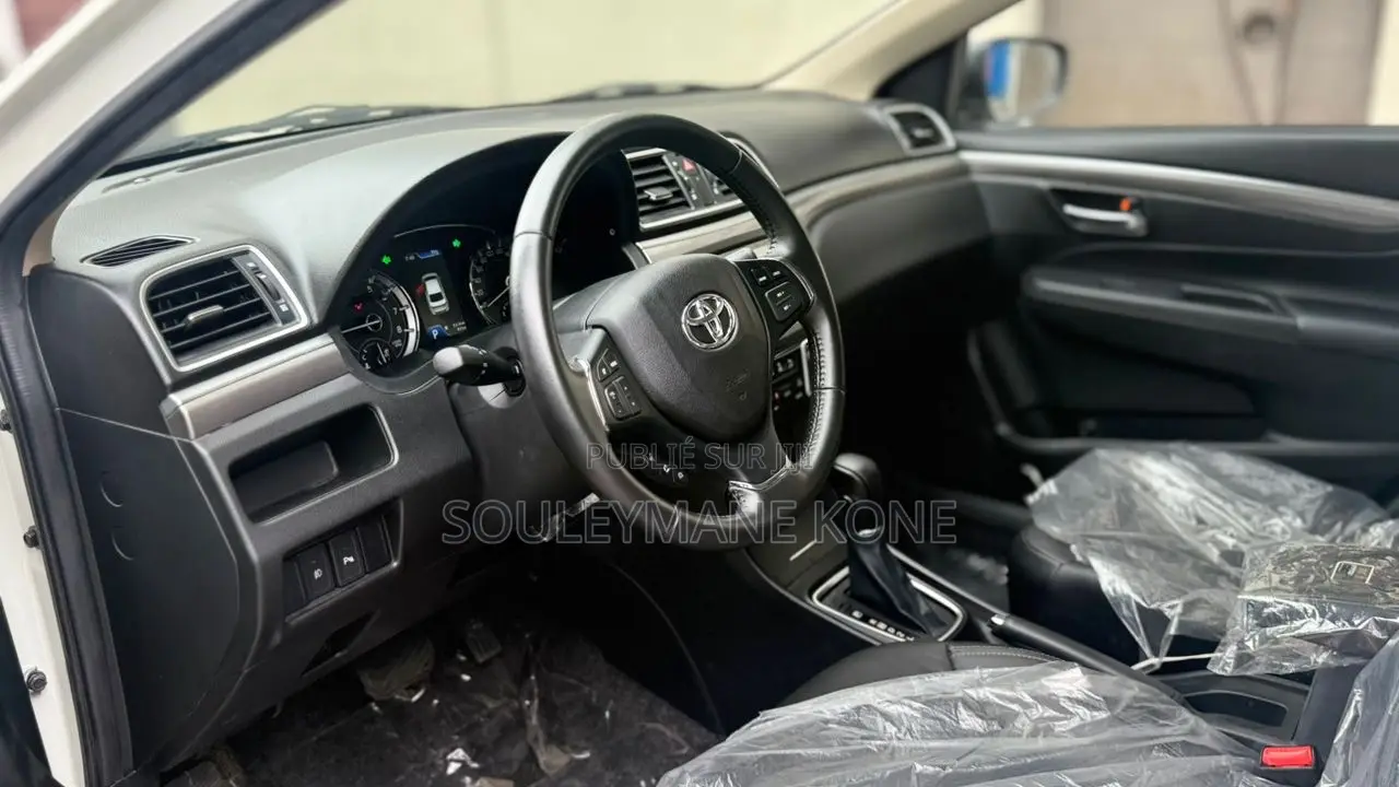 Nouveau Toyota Belta 2025 Blanc