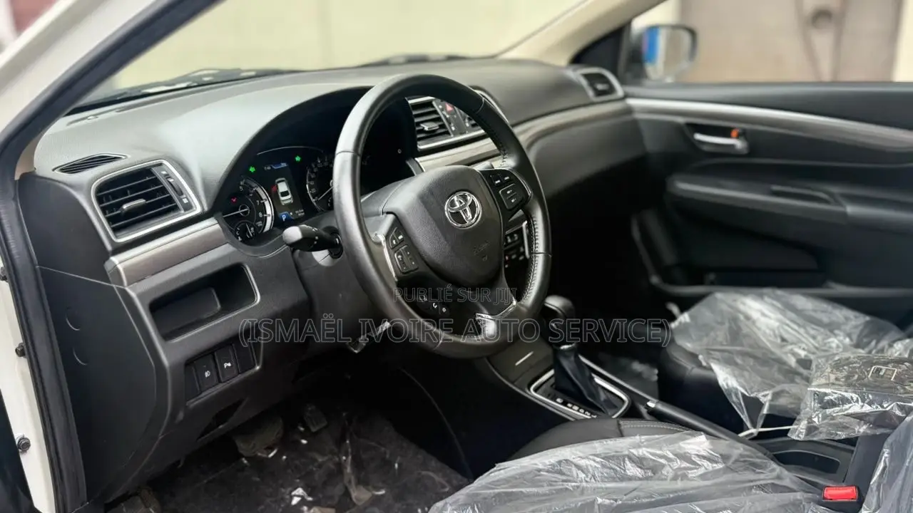 Nouveau Toyota Belta 2025 Blanc