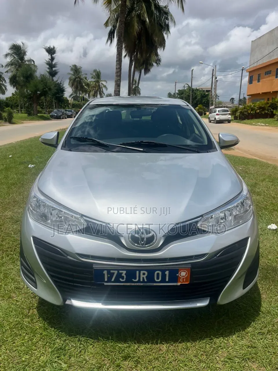 Toyota Yaris L Sedan 4dr 2019 Pearl
