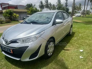 Toyota Yaris L Sedan 4dr 2019 Pearl