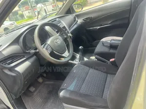 Toyota Yaris L Sedan 4dr 2019 Pearl
