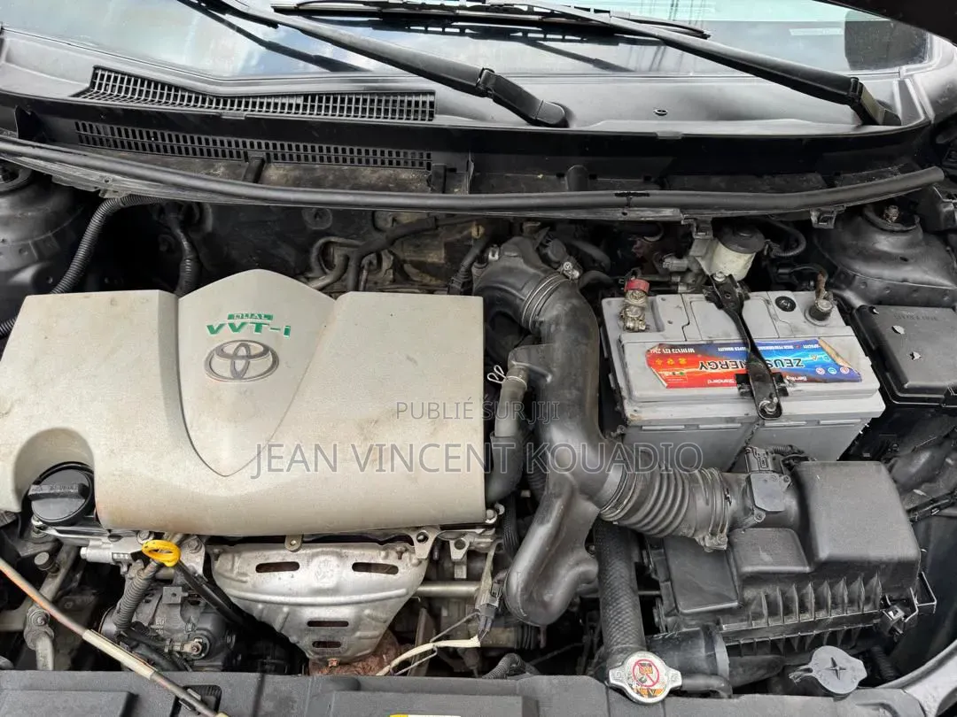 Toyota Yaris L Sedan 4dr 2019 Pearl