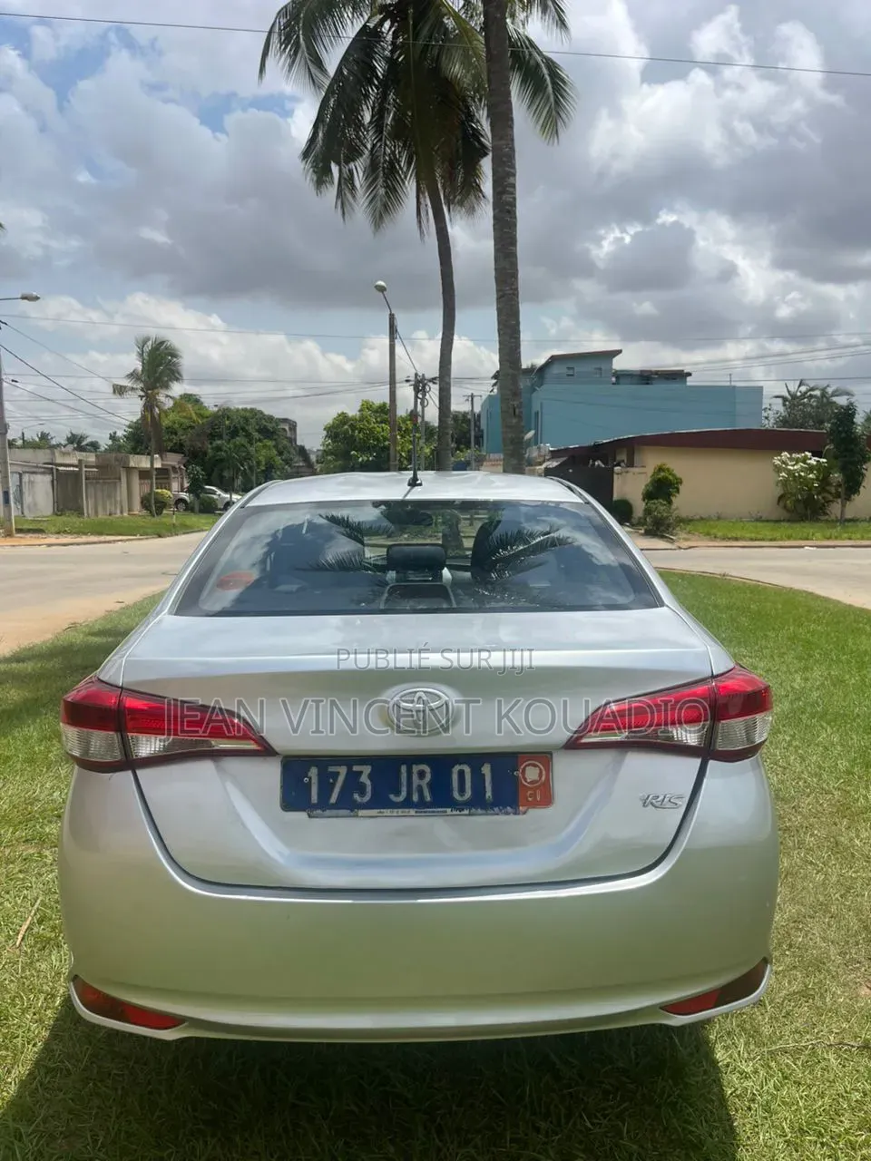Toyota Yaris L Sedan 4dr 2019 Pearl