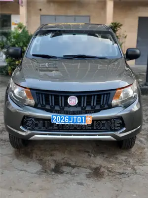 Fiat Fullback 2019 Gris