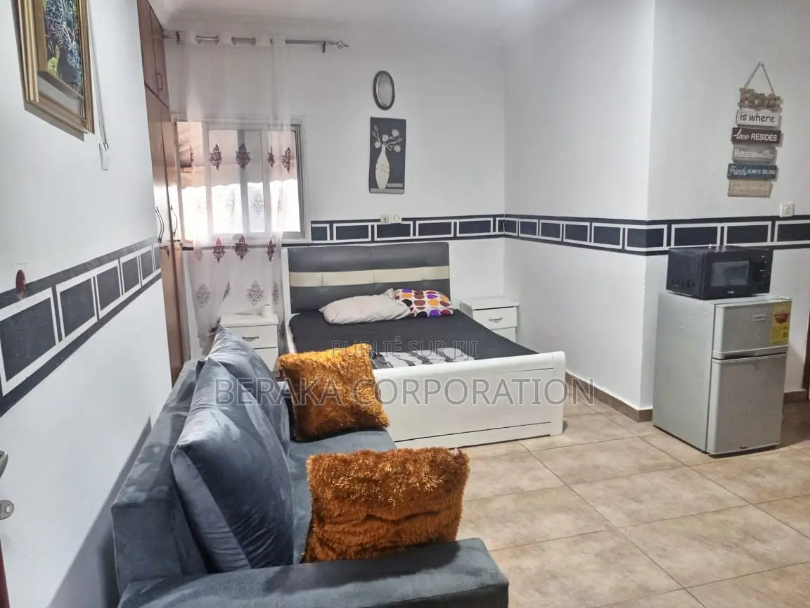Meublé Studio dans Beraka Corporation, Deux Plateaux à Vendre