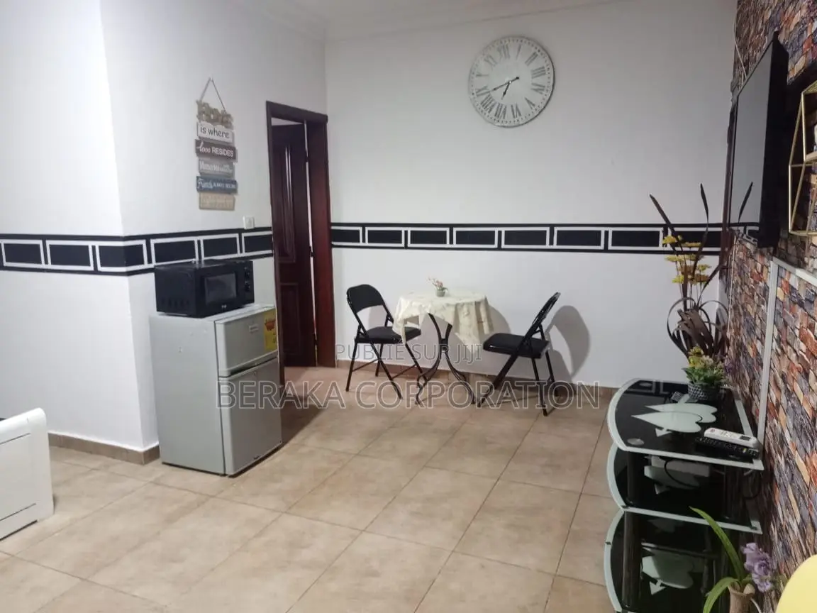Meublé Studio dans Beraka Corporation, Deux Plateaux à Vendre