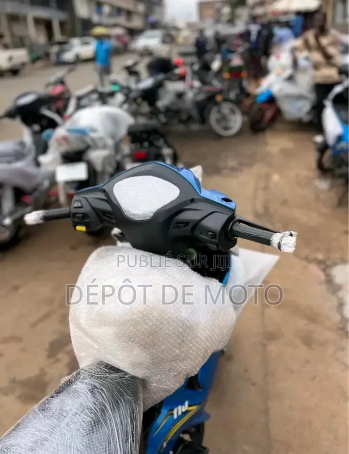 Nouveau TVS Neo NX 2025 Bleu