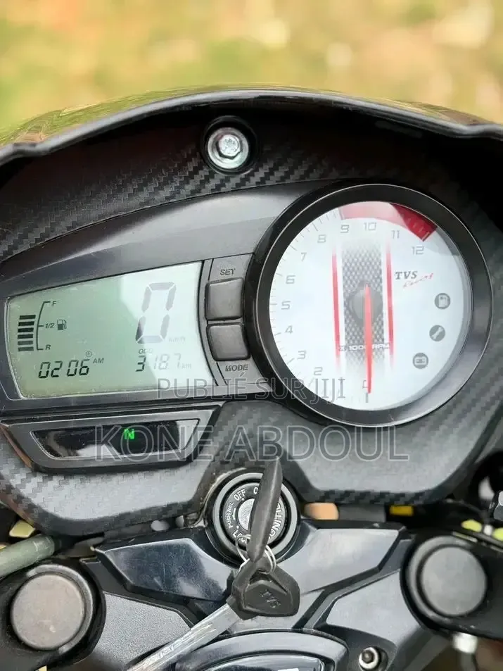 TVS Apache 180 RTR 2025 Noir