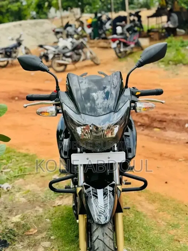 TVS Apache 180 RTR 2025 Noir