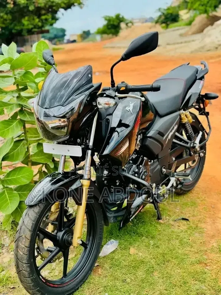 TVS Apache 180 RTR 2025 Noir