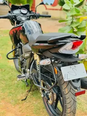 TVS Apache 180 RTR 2025 Noir
