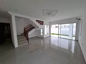 3chbre Duplex dans Francis Gweh, Cocody à Louer
