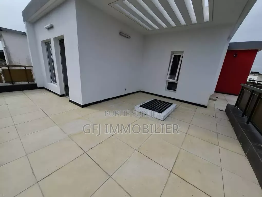 3chbre Duplex dans Francis Gweh, Cocody à Louer